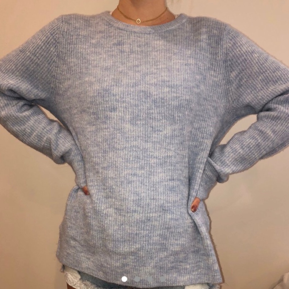 Cute, blue sweater/sweatshirt